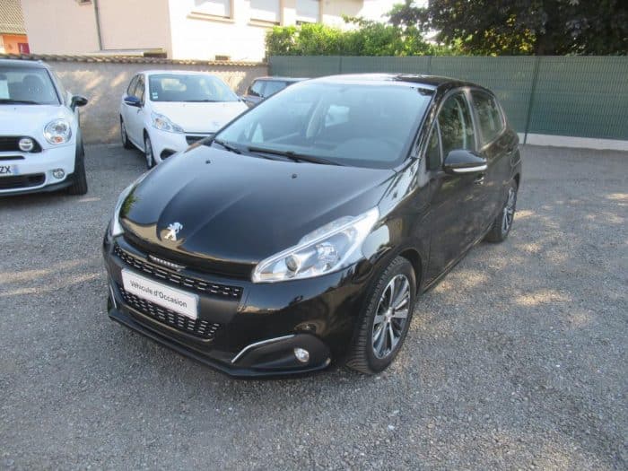 Peugeot 208 FELINE 61500 KMS 82 CV 10900 euros