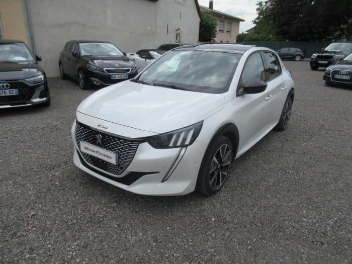 Peugeot 208 ELECTRIQUE 136 CV GT LINE 1ERE MAIN 50000 KMS TVA RECUPERABLE 21900 euros