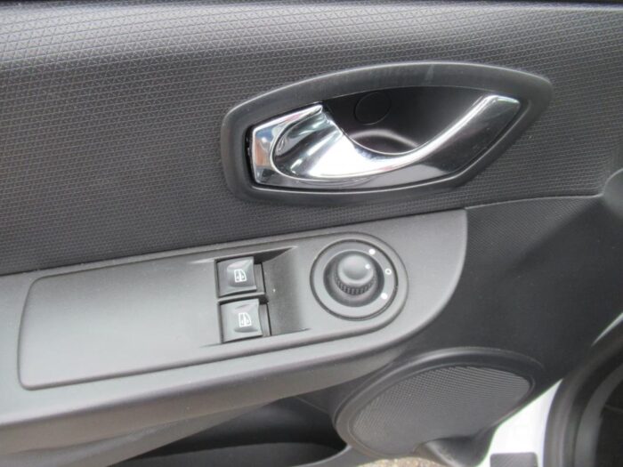 Renault Clio BUSINESS 75 CH – Image 15