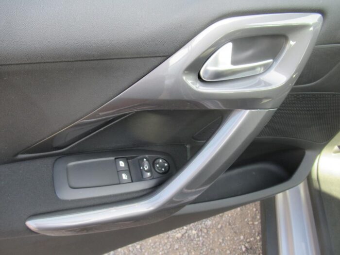 Peugeot 2008 ALLURE 82 CH – Image 13