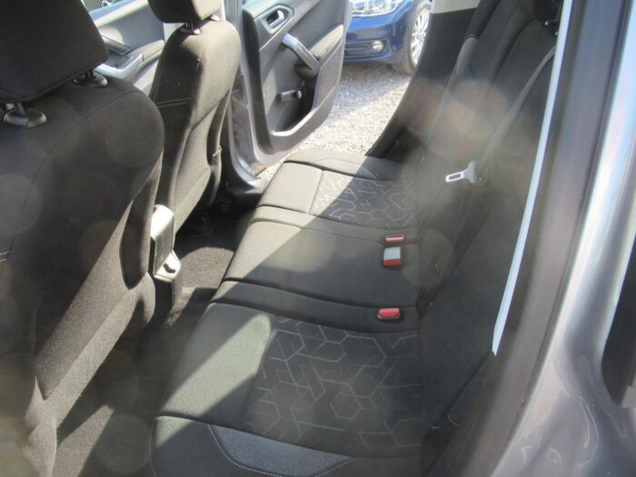Peugeot 2008 ALLURE 82 CH – Image 8