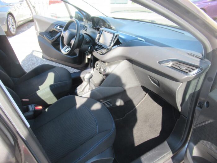 Peugeot 208 102 CH SIGNATURE – Image 10