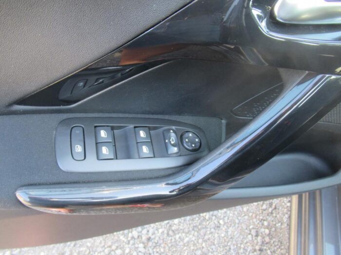 Peugeot 208 102 CH SIGNATURE – Image 12