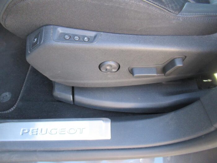 Peugeot 3008 HYBRID 225 CH GT LINE 1ERE MAIN – Image 15