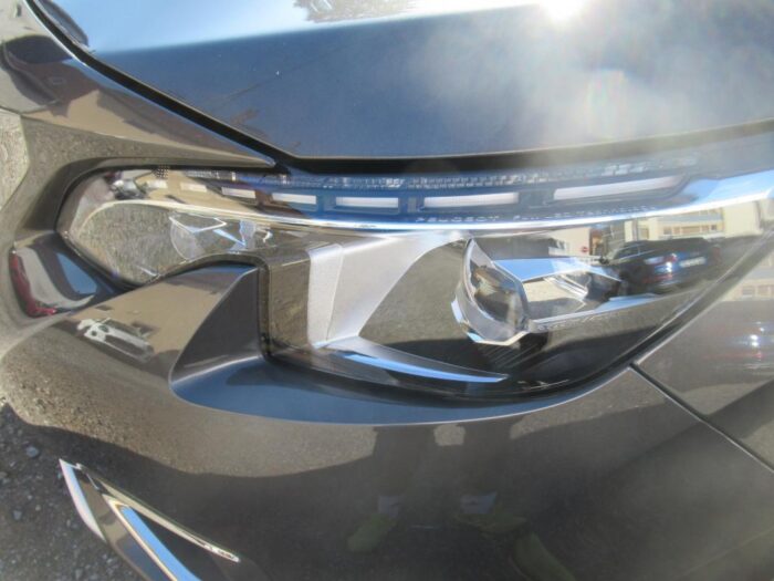 Peugeot 3008 HYBRID 225 CH GT LINE 1ERE MAIN – Image 18