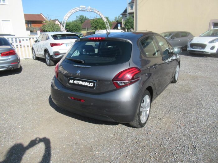 Peugeot 208 102 CH SIGNATURE – Image 4