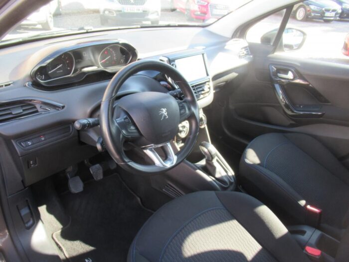 Peugeot 208 102 CH SIGNATURE – Image 7