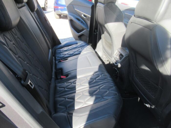 Peugeot 3008 HYBRID 225 CH GT LINE 1ERE MAIN – Image 9