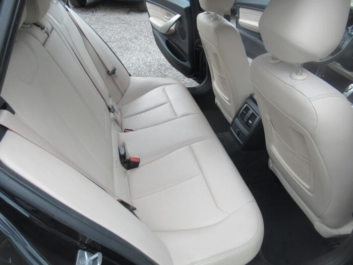 BMW 320d Touring LOUNGE PLUS 163 CH – Image 10