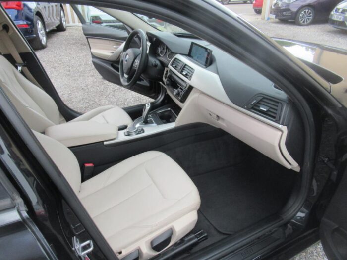 BMW 320d Touring LOUNGE PLUS 163 CH – Image 11