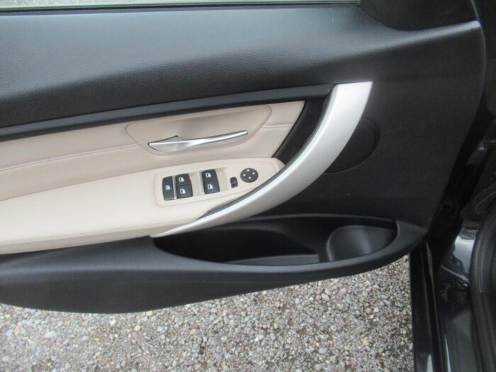 BMW 320d Touring LOUNGE PLUS 163 CH – Image 16