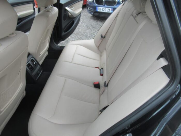 BMW 320d Touring LOUNGE PLUS 163 CH – Image 9