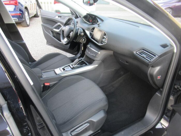 Peugeot 308 ALLURE 130 CH EAT 8 – Image 10