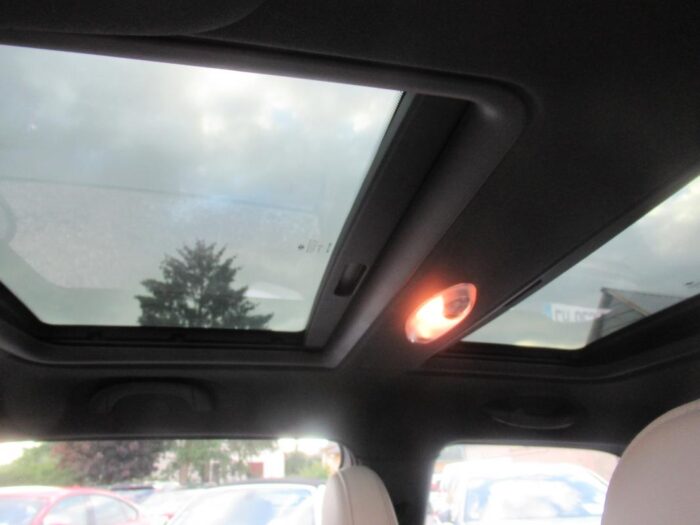 Mini Paceman 184 CH RED HOT CHILI – Image 12
