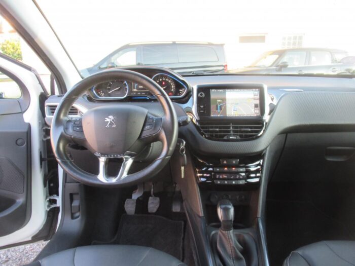 Peugeot 2008 ALLURE 82 CH – Image 11