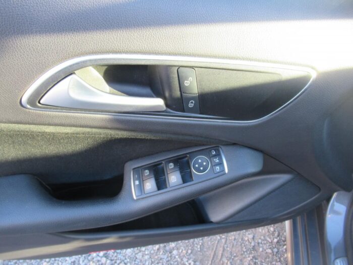 Mercedes Classe A 180 INTUITION 122 CH ORIGINE FRANCE 67000 KMS – Image 13