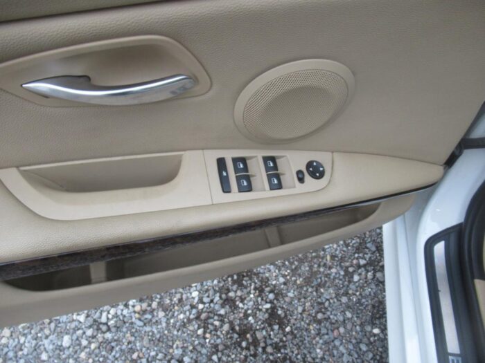 BMW Série 3 TOURING 325I XDRIVE LUXE – Image 15